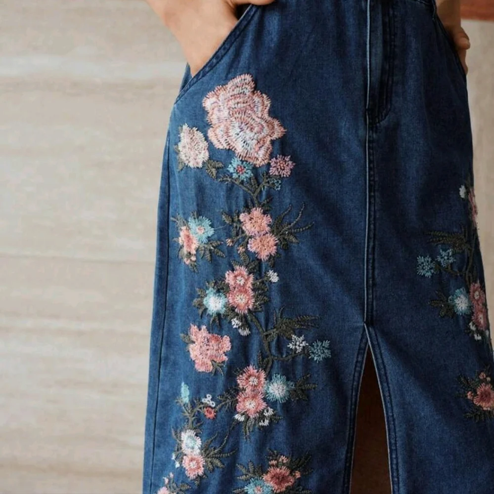 EMBROIDERY SPLIT DENIM DRESS - Picture 4 of 4